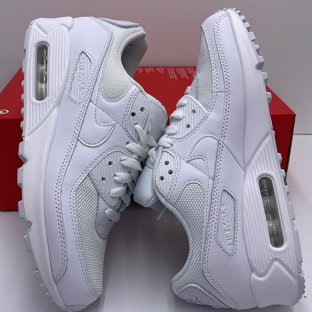 Nike WMNS 2020 Air Max 90 'Triple White'
Sneakers - Picture 12 of 16
